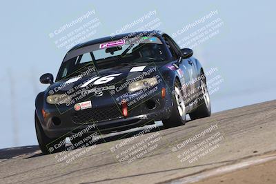 media/Oct-26-2025-CalClub SCCA (Sun) [[8ce1e69566]]/Group 2/Grapevine/